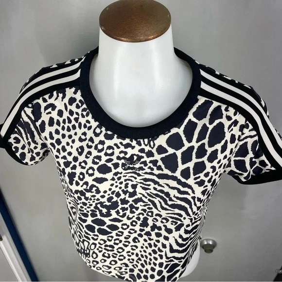 Adidas Women Crop Top Size XS Animal
Print 3 Stripes Short Sleeve Crew Neck - Picture 9 of 9